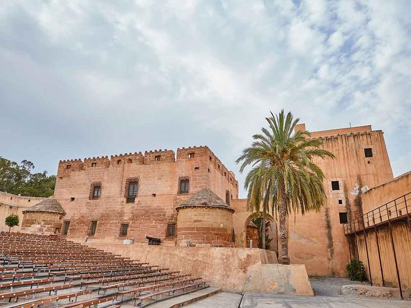 Fortress, palm tree, seating – Almería, Andalucía | Andaluciatours