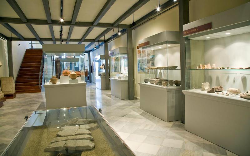 Museum, artifacts, display – Archaeological Museum of Granada, Vega de Granada, Granada | Andaluciatours