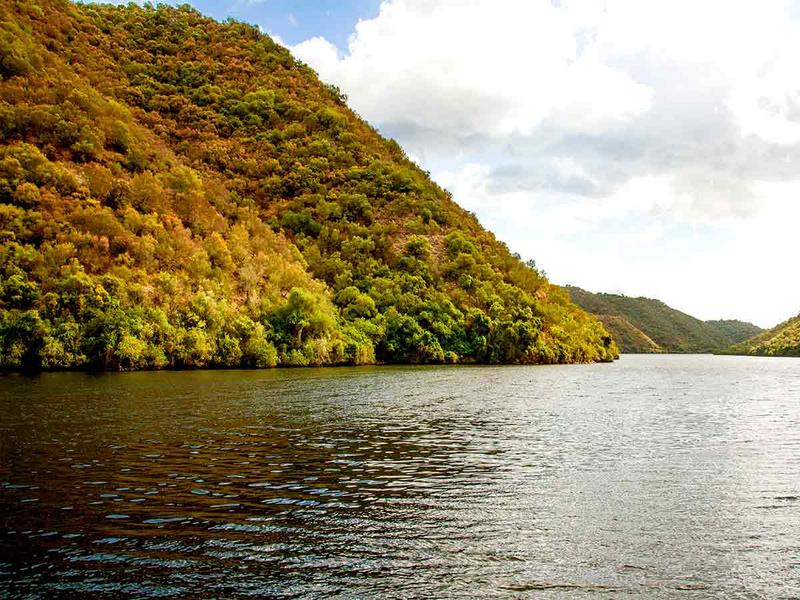 Lake, hillside, reflection – Campiña Sur Cordobesa, Córdoba province, Andalucía | Andaluciatours