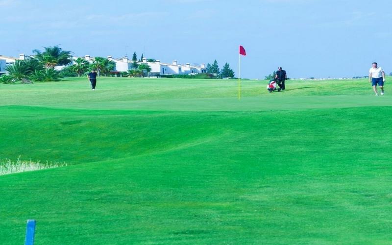 Golf course, green grass, blue sky – Club de Campo y Golf La Luna de Doñana, Costa Noroeste, Cádiz | Andaluciatours