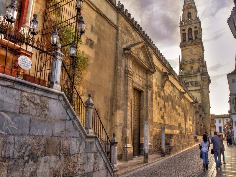 Street, architecture, people – Córdoba, Andalucía | Andaluciatours