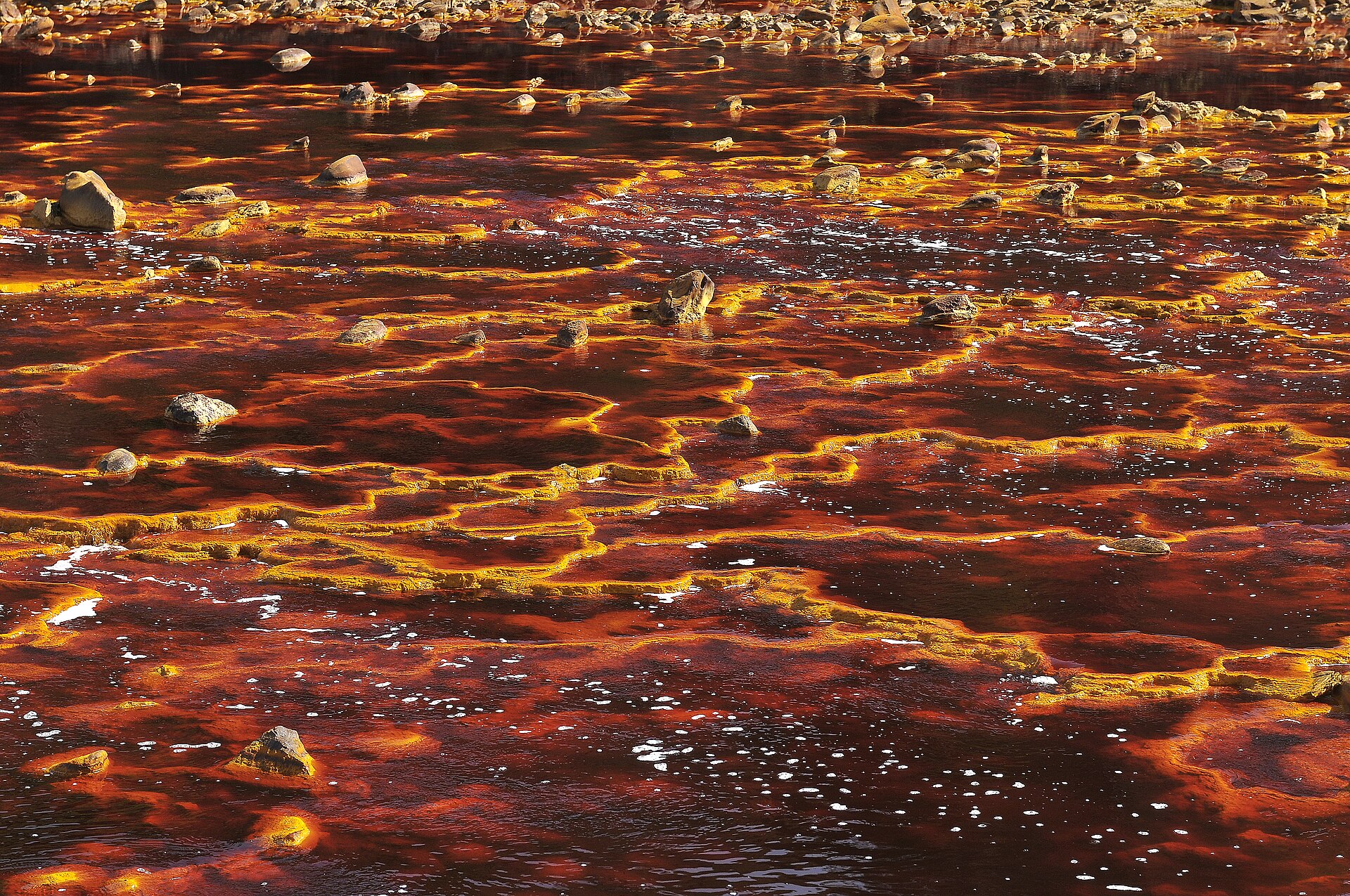 Red and yellow mineral terraces, riverbed – Río Tinto at Los Frailes, Zalamea la Real, Cuenca Minera, Huelva province, Andalucía | Andaluciatours