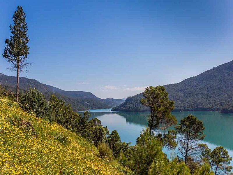 Lake, mountains, scenery – Jaén, Andalucía | Andaluciatours
