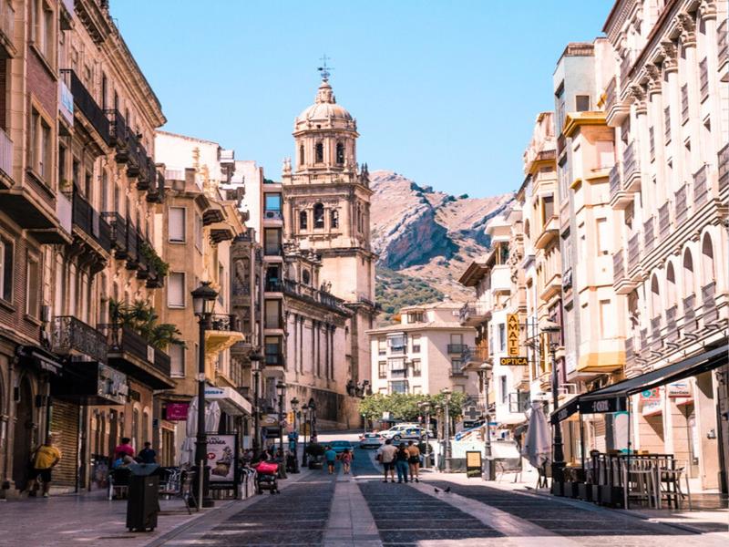 Historic street leading to the cathedral tower in Jaén | Andaluciatours