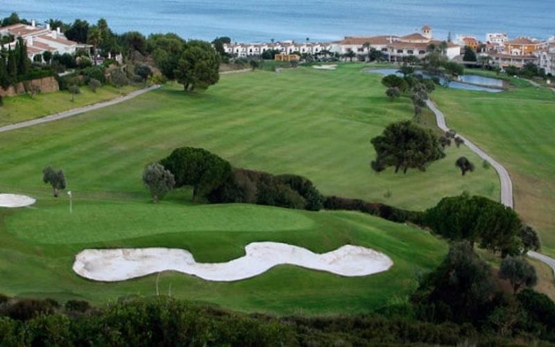 Golf course, green, sand trap – La Duquesa Golf Country Club, Costa del Sol, Málaga | AndaluciaTours