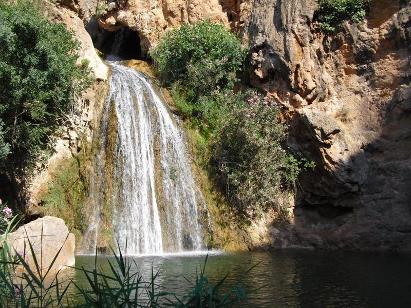 Waterfall, rocks, vegetation – Loja, Granada province, Andalucía | Andaluciatours