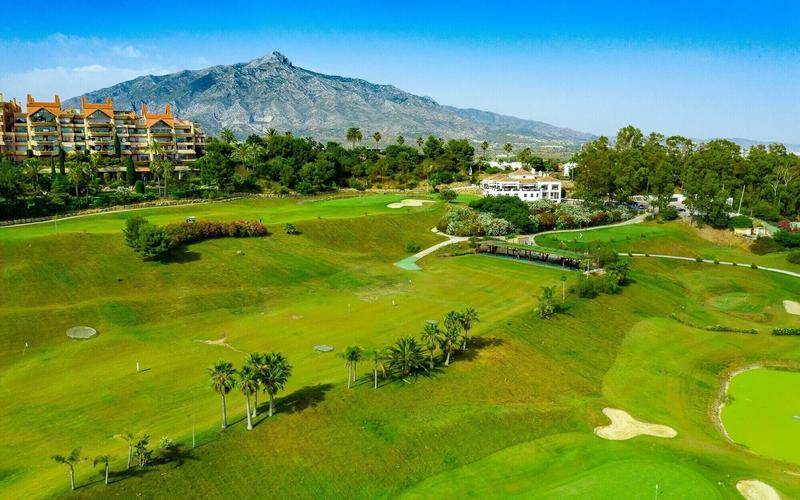 Golf course, green, mountain – Magna Golf Marbella, Costa del Sol, Málaga | AndaluciaTours