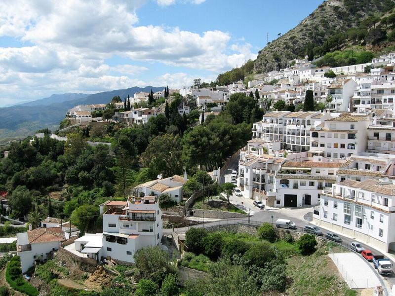 Hillside, white buildings, town – Málaga, Andalucía | Andaluciatours