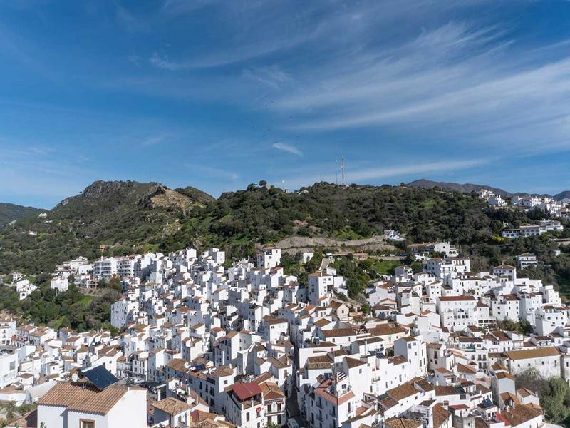 Spanish town, hillside, white buildings – Málaga, Andalucía | Andaluciatours