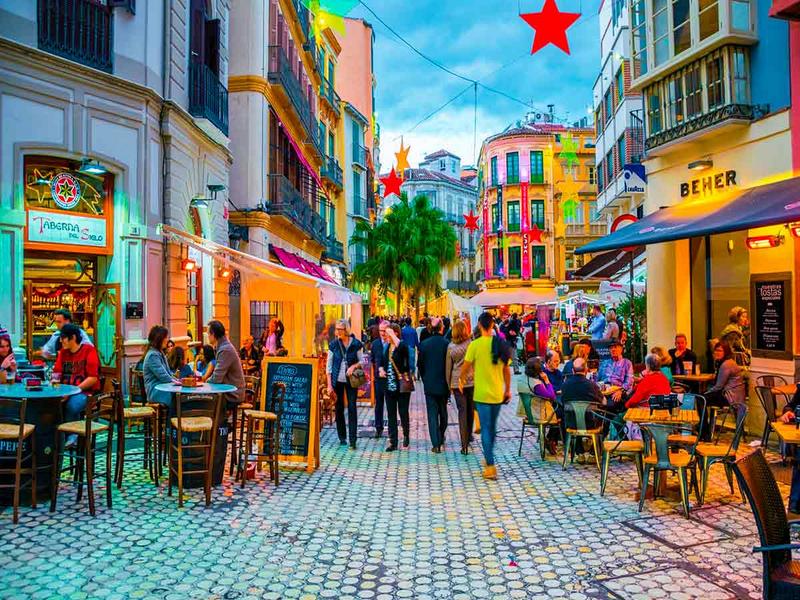 Outdoor dining, street scene, people – Metropolitana de Almería, Almería province, Andalucía | Andaluciatours