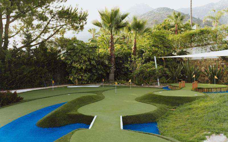 Minigolf en Sendero de los Ruiseñores in Costa del Sol, Málaga — discover it with Andaluciatours.