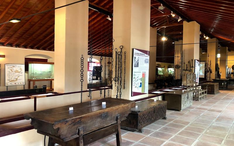 Museum, artifacts, display – Pizarra Municipal Museum, Valle del Guadalhorce, Málaga | AndaluciaTours