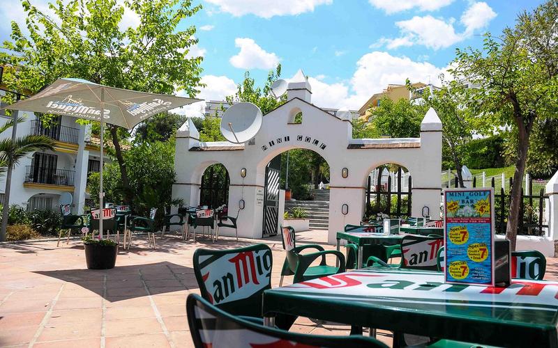 Tables, chairs, plants – Playa Mini Golf, Costa del Sol, Málaga | AndaluciaTours
