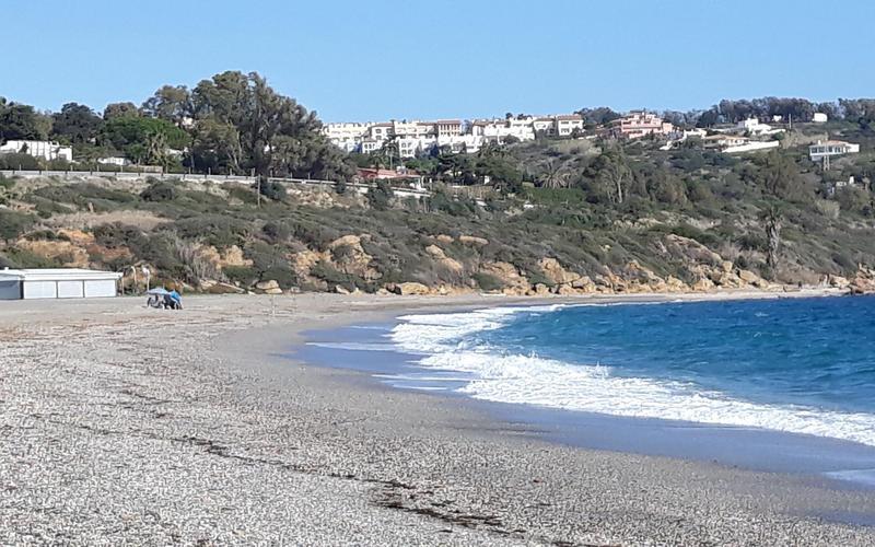 Playa de Cala Sardina in Campo de Gibraltar, Cádiz — discover it with Andaluciatours.