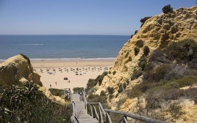 Beach, sea, stairs – Playa de Mazagón, Metropolitana de Huelva, Huelva | Andaluciatours