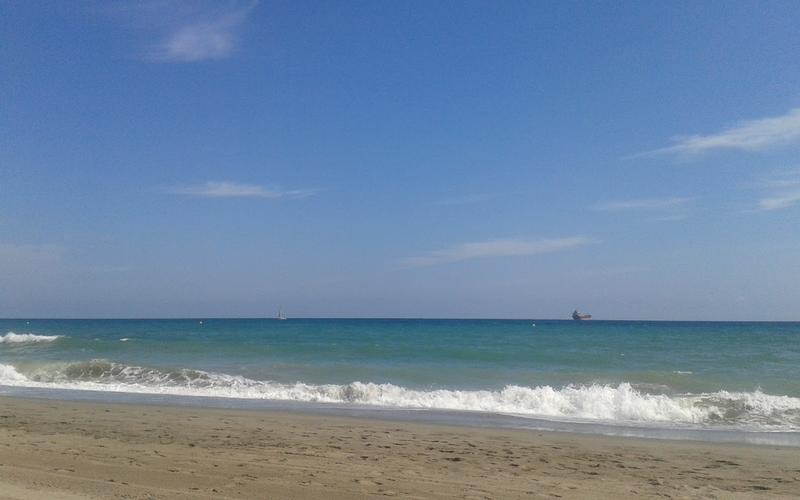 Beach, sea, waves – Playa de Puerto Rey, Levante Almeriense, Almería | Andaluciatours