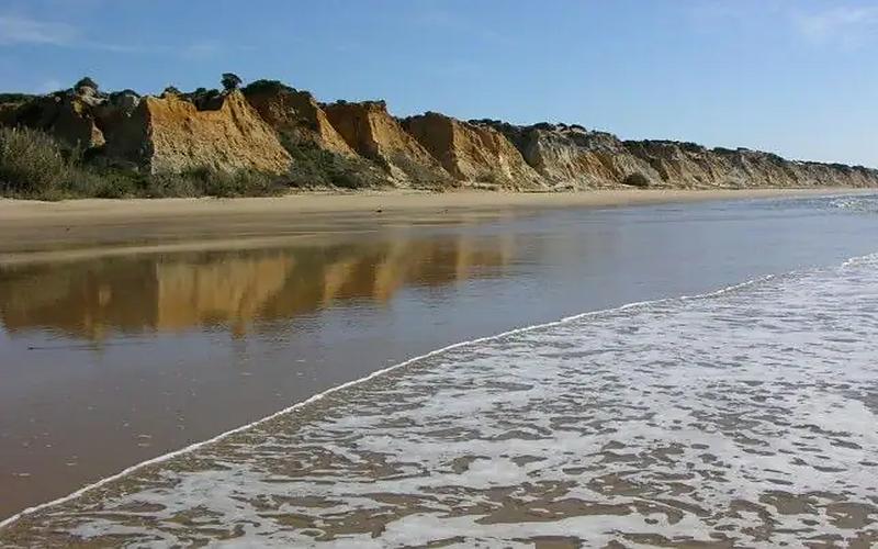 Playa de Rompeculos in Metropolitana de Huelva, Huelva — discover it with Andaluciatours.