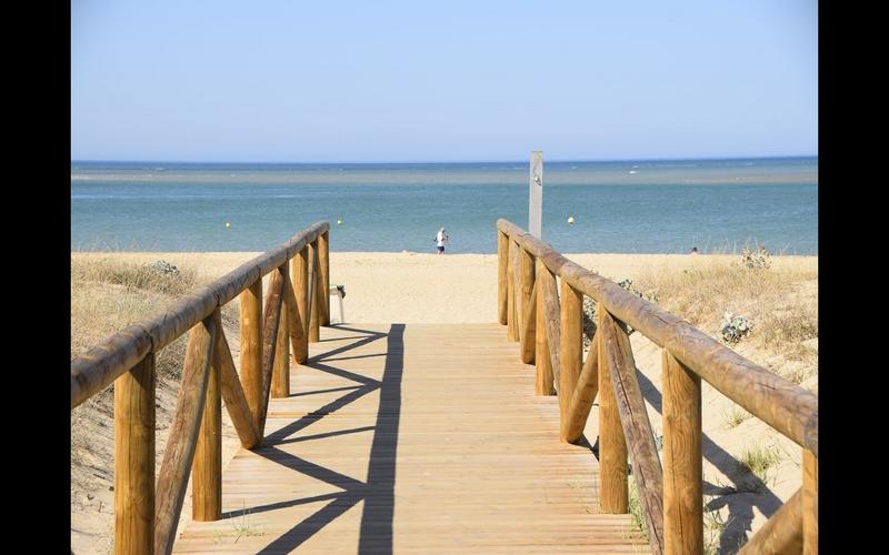 Playa de Sancti Petri in Bahía de Cádiz, Cádiz — discover it with Andaluciatours.