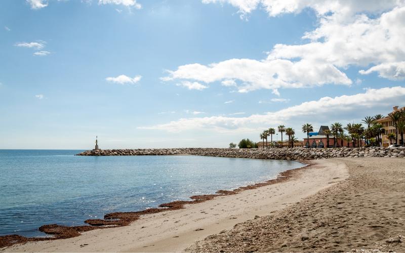 Playa de Sotogrande in Campo de Gibraltar, Cádiz — discover it with Andaluciatours.
