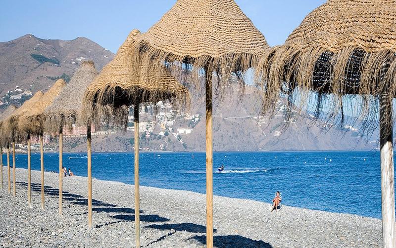 Playa de Velilla in Costa Granadina, Granada — discover it with Andaluciatours.