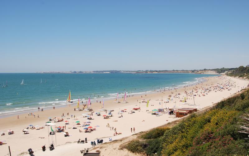 Playa de las Redes in Bahía de Cádiz, Cádiz — discover it with Andaluciatours.