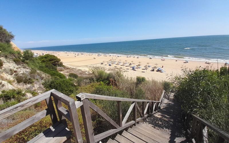 Beach, stairs, ocean – Playa de los Enebrales, Metropolitana de Huelva, Huelva | Andaluciatours