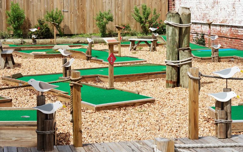 Mini golf, putting green, leisure – QuizyGolf Mini Golf Marbella, Costa del Sol, Málaga | AndaluciaTours