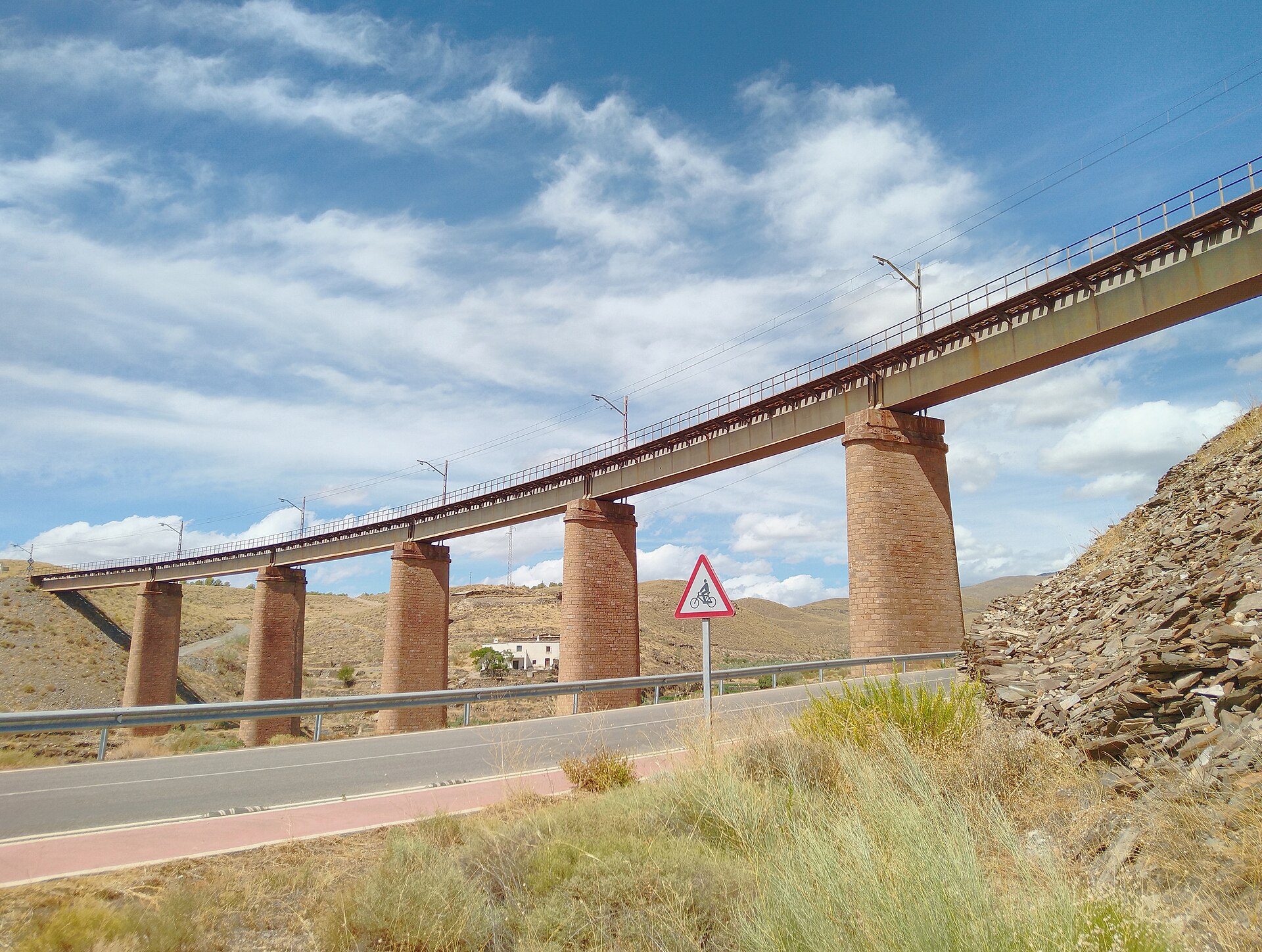 Iron railway bridge, valley, landscape – Escúllar, Las Tres Villas, Río Nacimiento, Almería province, Andalucía | Andaluciatours