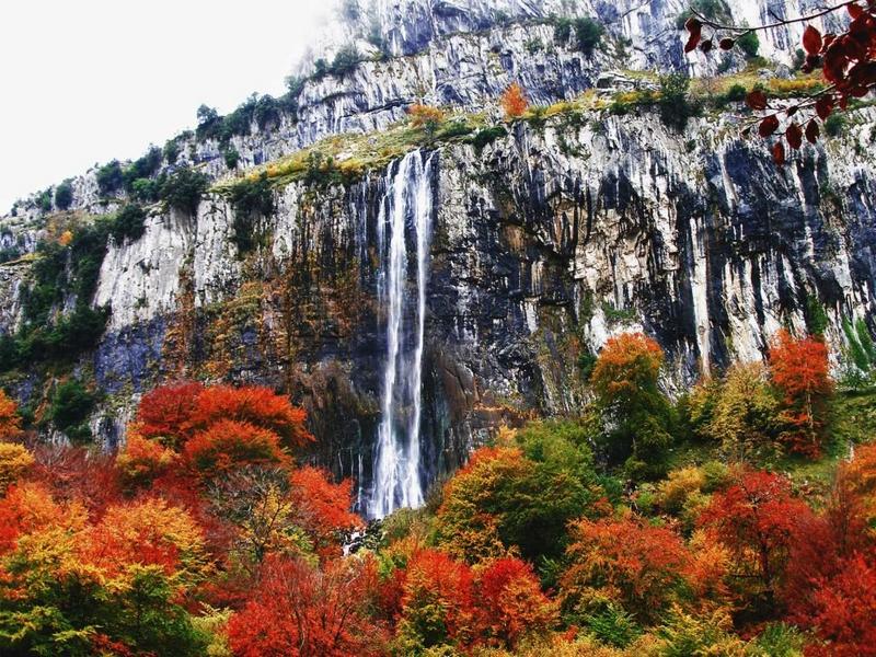 Waterfall, autumn, mountain – Río Nacimiento, Almería province, Andalucía | Andaluciatours