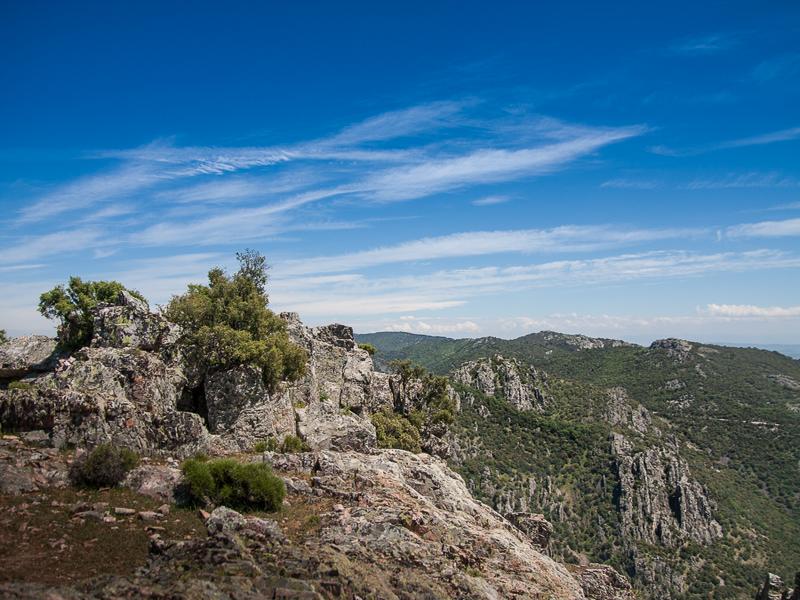 Mountain range, rocky landscape, blue sky – Sierra Morena, Jaén province, Andalucía | Andaluciatours