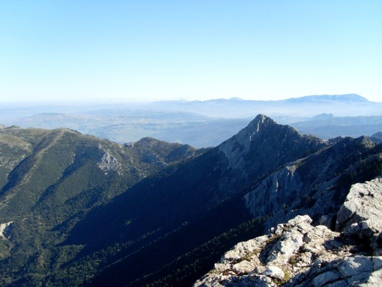 Hiking trail among the limestone peaks of the Sierra de Grazalema | Andaluciatours
