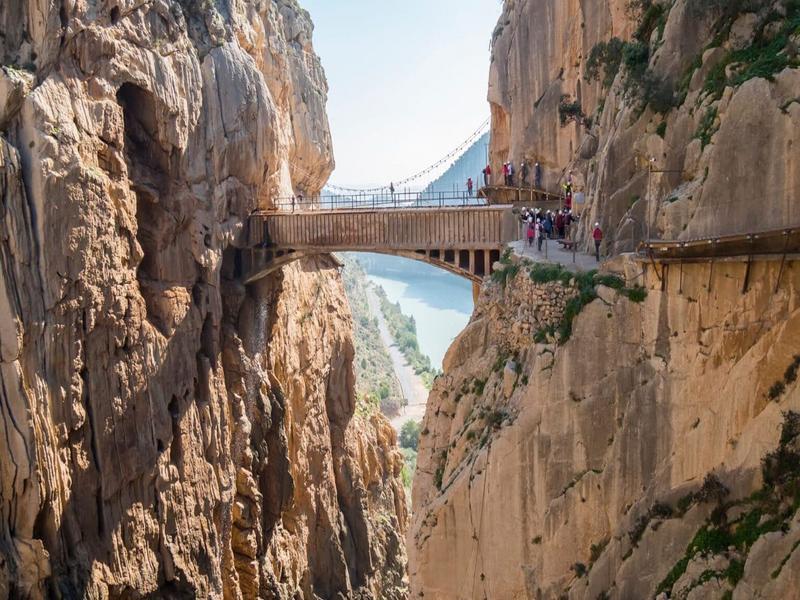 The vertiginous Caminito del Rey walkway clinging to the El Chorro gorge, Valle del Guadalhorce, Málaga — walk it with Andaluciatours.