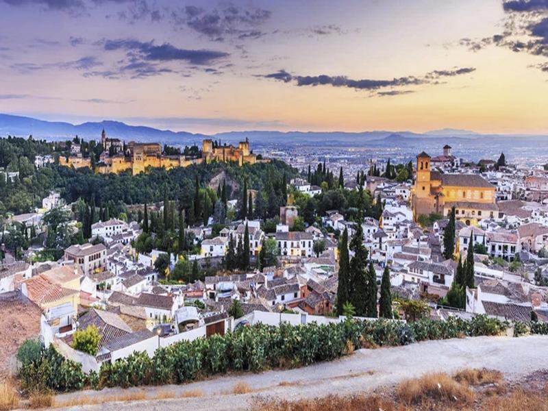 Cityscape, panoramic, mountains – Vega de Granada, Granada province, Andalucía | Andaluciatours